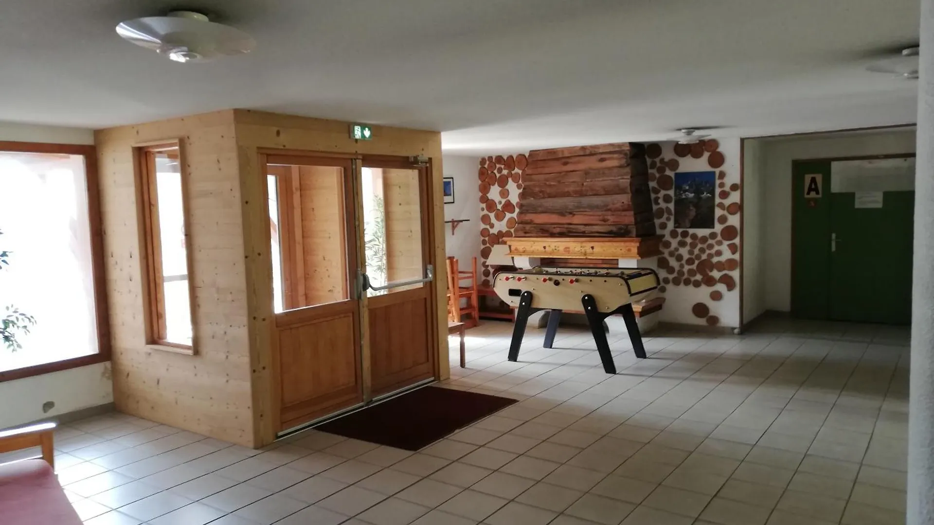 2 Pieces Sur Les Hauteurs De Saint-Francois-Longchamp Apartment
